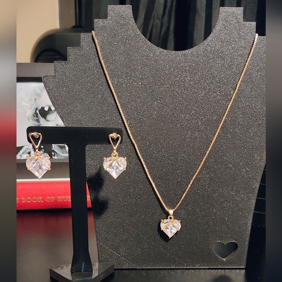 Jewelry - Gold Heart Jewelry Set